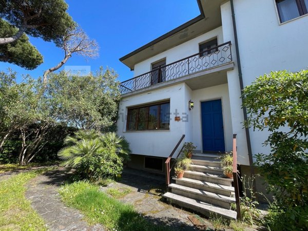 casa indipendente in vendita a Camaiore in zona Lido di Camaiore