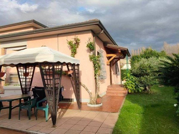 appartamento in vendita a Camaiore in zona Lido di Camaiore