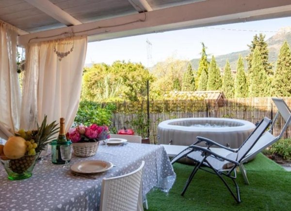 casa indipendente in vendita a Camaiore in zona Pontemazzori