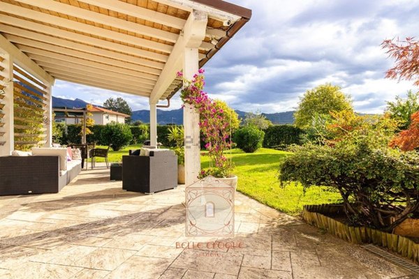 casa indipendente in vendita a Camaiore in zona Lido di Camaiore