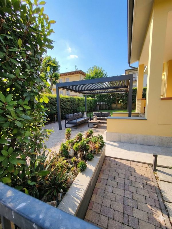 casa indipendente in vendita a Camaiore in zona Lido di Camaiore