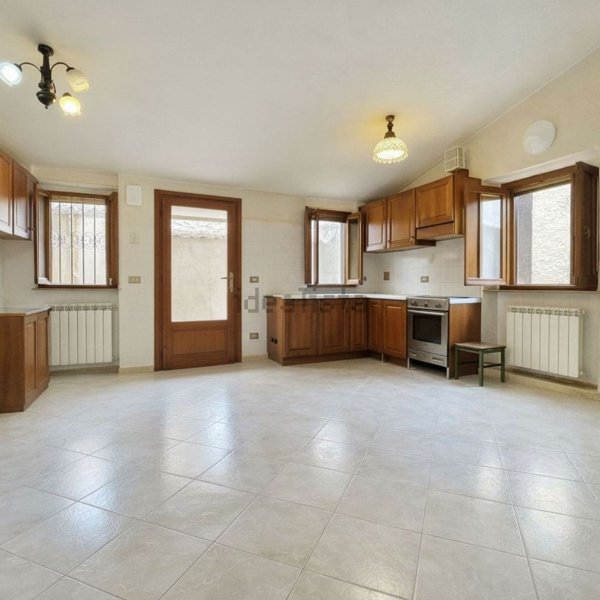 casa indipendente in vendita a Camaiore in zona Vado