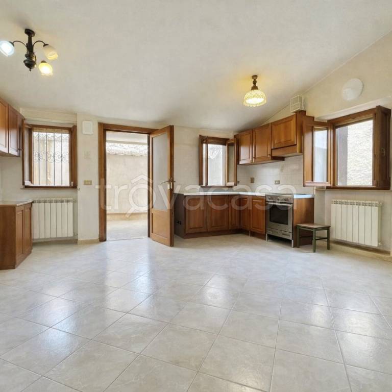 casa indipendente in vendita a Camaiore in zona Vado