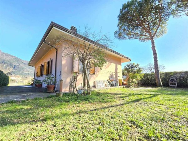 casa indipendente in vendita a Camaiore