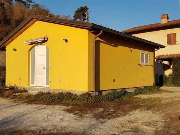 locale commerciale in vendita a Camaiore