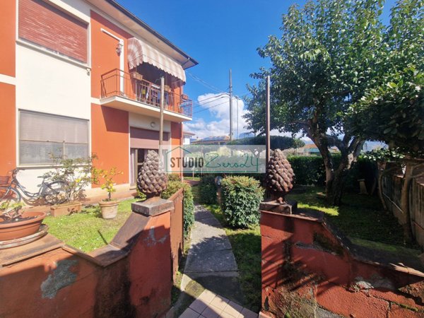 appartamento in vendita a Camaiore in zona Lido di Camaiore