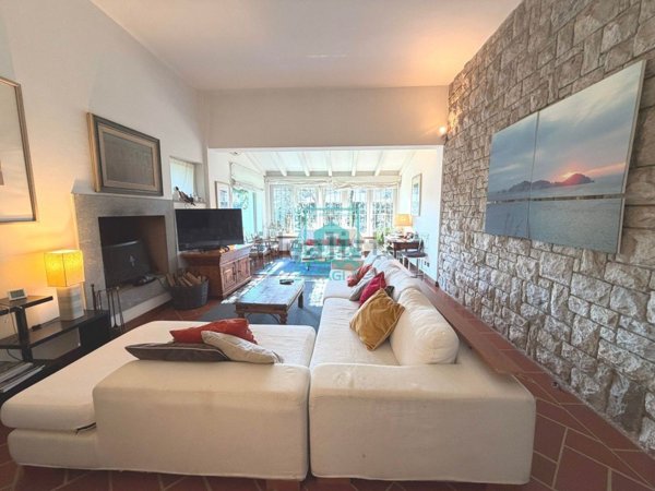 casa indipendente in vendita a Camaiore in zona Lido di Camaiore