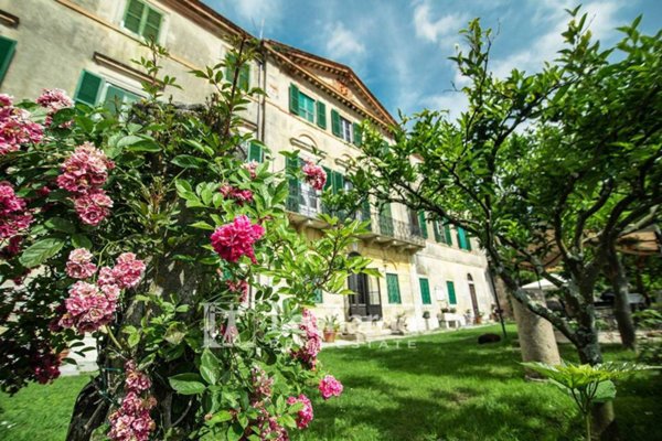 casa indipendente in vendita a Camaiore in zona Lido di Camaiore