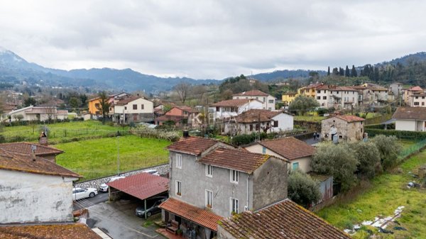 casa indipendente in vendita a Camaiore