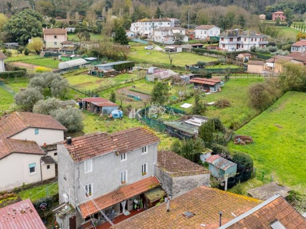 casa indipendente in vendita a Camaiore