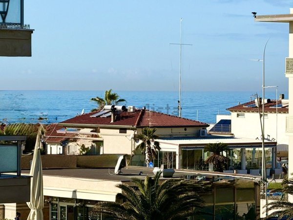 appartamento in vendita a Camaiore in zona Lido di Camaiore