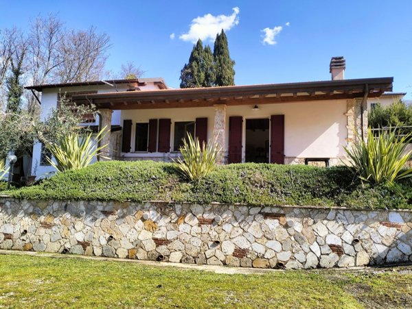 casa indipendente in vendita a Camaiore