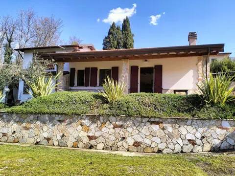 casa indipendente in vendita a Camaiore