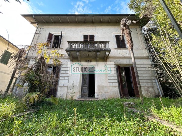 casa indipendente in vendita a Camaiore