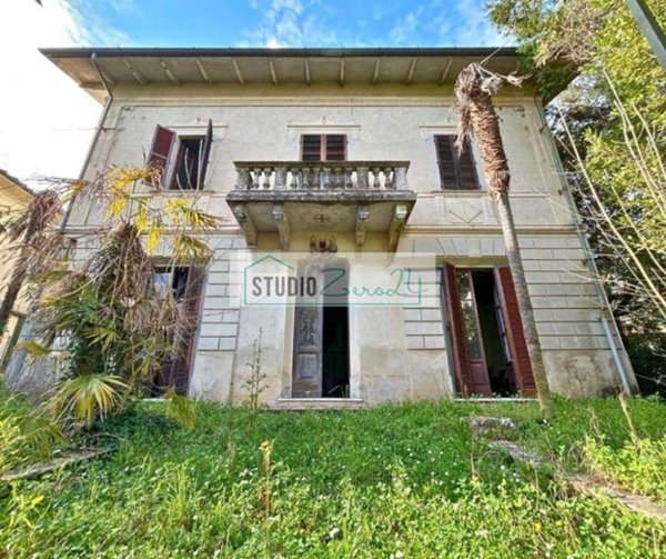 casa indipendente in vendita a Camaiore