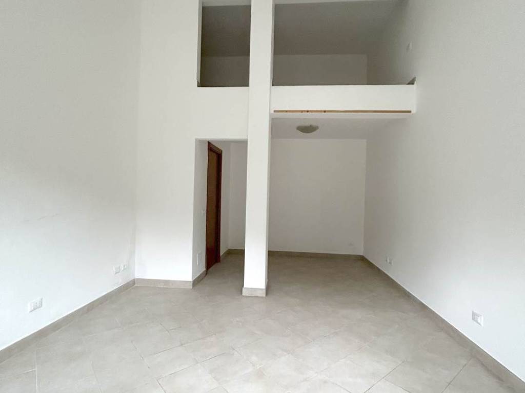 negozio in vendita a Camaiore in zona Lido di Camaiore