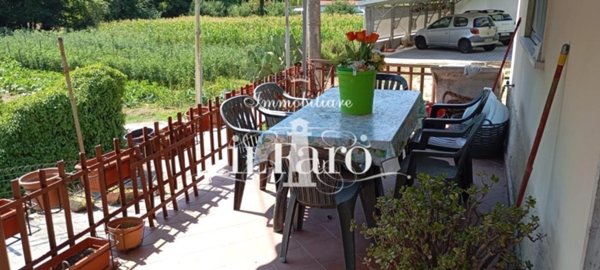 intera palazzina in vendita a Camaiore in zona Montemagno