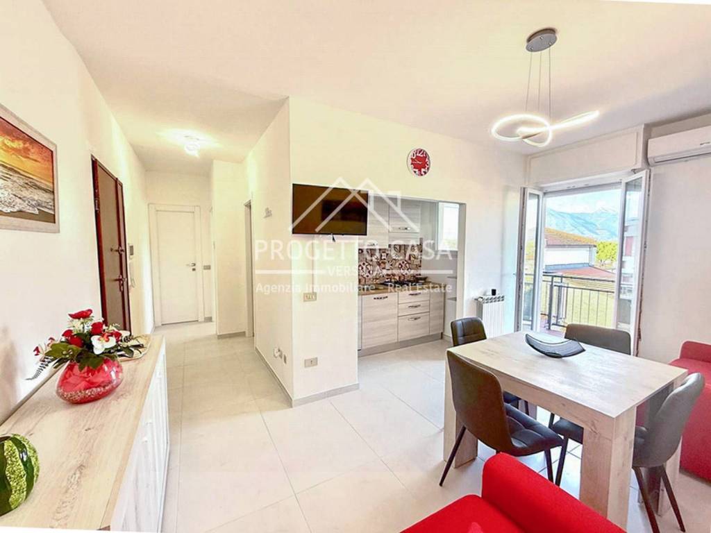 appartamento in vendita a Camaiore in zona Lido di Camaiore