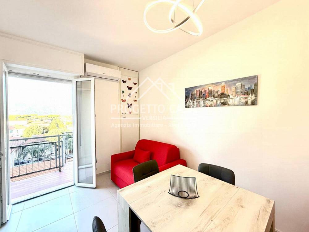 appartamento in vendita a Camaiore in zona Lido di Camaiore