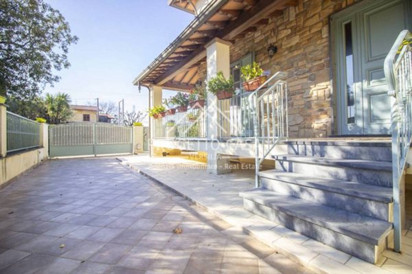 casa indipendente in vendita a Camaiore in zona Lido di Camaiore