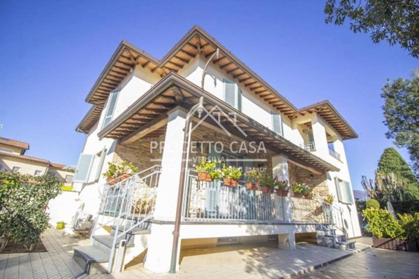 casa indipendente in vendita a Camaiore in zona Capezzano Pianore