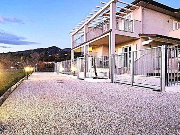 casa indipendente in vendita a Camaiore in zona Capezzano Pianore