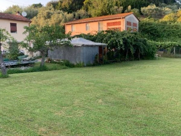 casa indipendente in vendita a Camaiore in zona Capezzano Pianore
