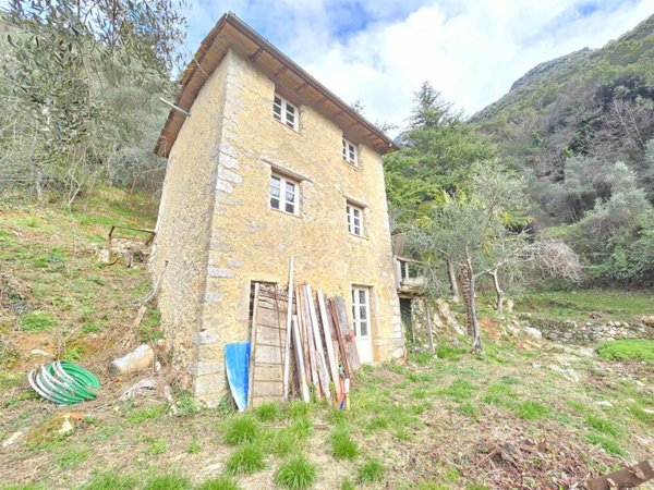 casa indipendente in vendita a Camaiore