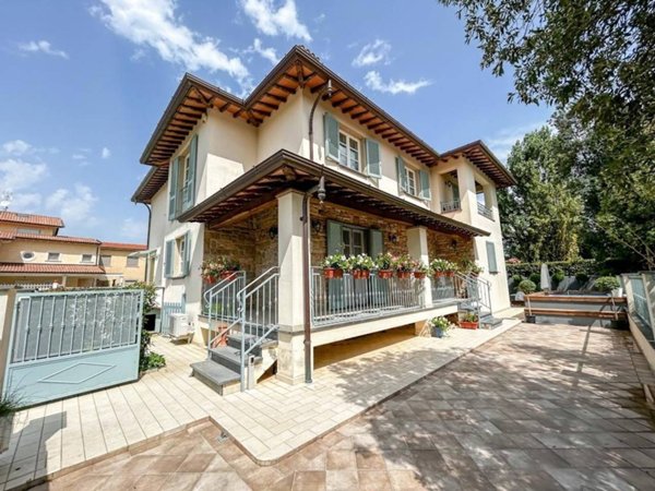 casa indipendente in vendita a Camaiore in zona Capezzano Pianore