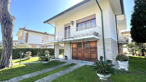 casa indipendente in vendita a Camaiore in zona Lido di Camaiore