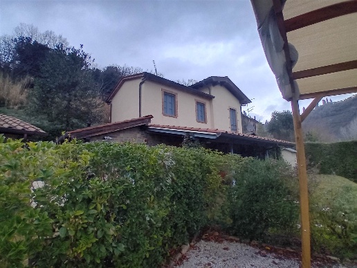 casa indipendente in vendita a Camaiore in zona Montemagno