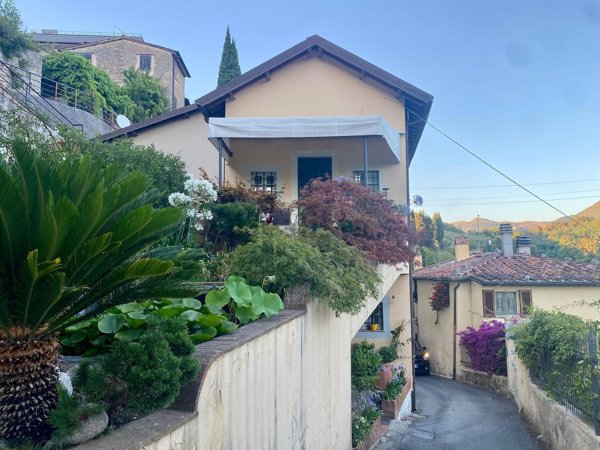 casa indipendente in vendita a Camaiore