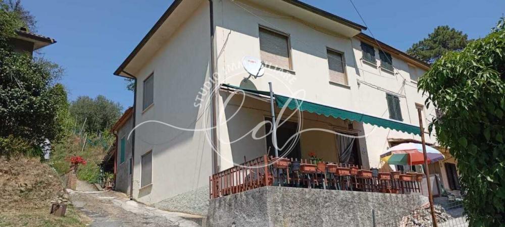 casa indipendente in vendita a Camaiore in zona Montemagno