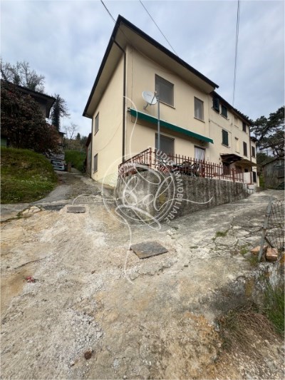 casa semindipendente in vendita a Camaiore in zona Montemagno