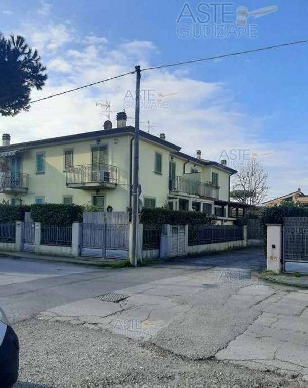 casa indipendente in vendita a Camaiore in zona Lido di Camaiore