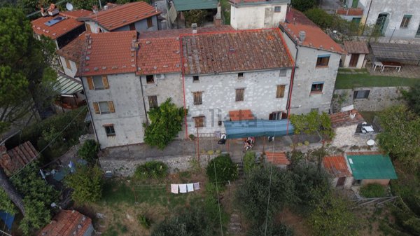 casa indipendente in vendita a Camaiore in zona Metato
