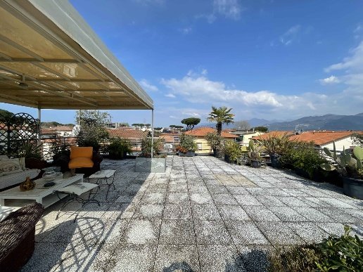 appartamento in vendita a Camaiore in zona Lido di Camaiore