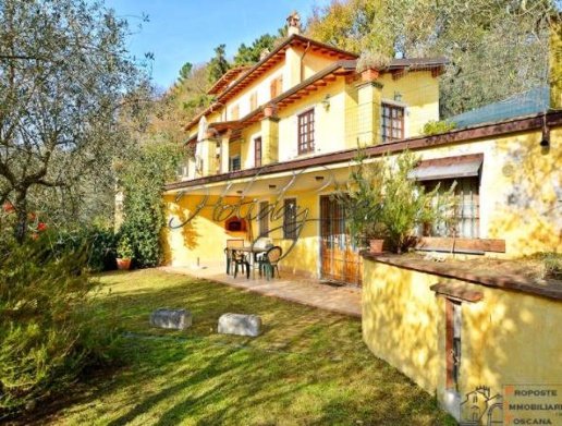 casa indipendente in vendita a Camaiore