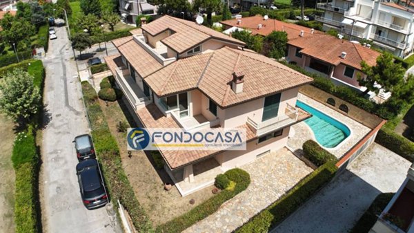 casa indipendente in vendita a Camaiore in zona Secco