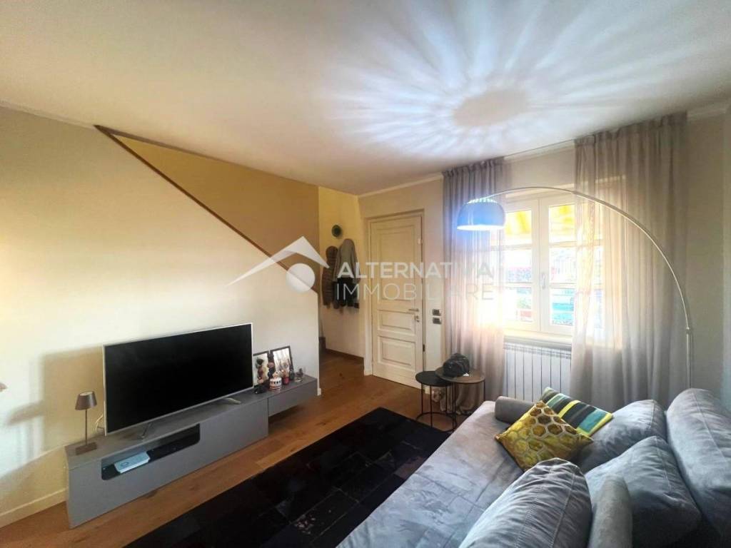 casa indipendente in vendita a Camaiore in zona Capezzano Pianore