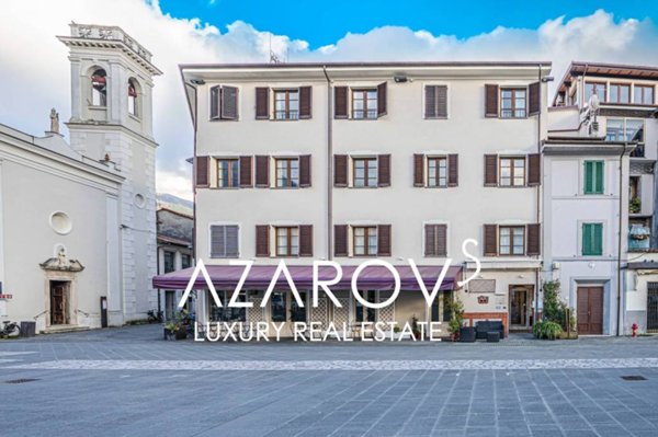 negozio in vendita a Camaiore in zona Lido di Camaiore