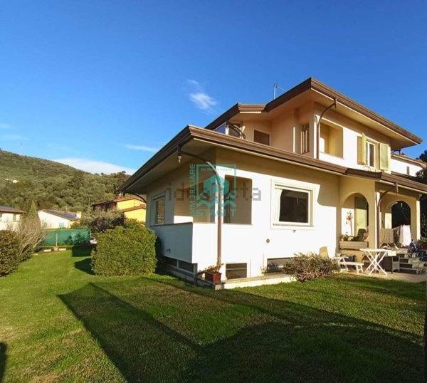 casa indipendente in vendita a Camaiore in zona Capezzano Pianore