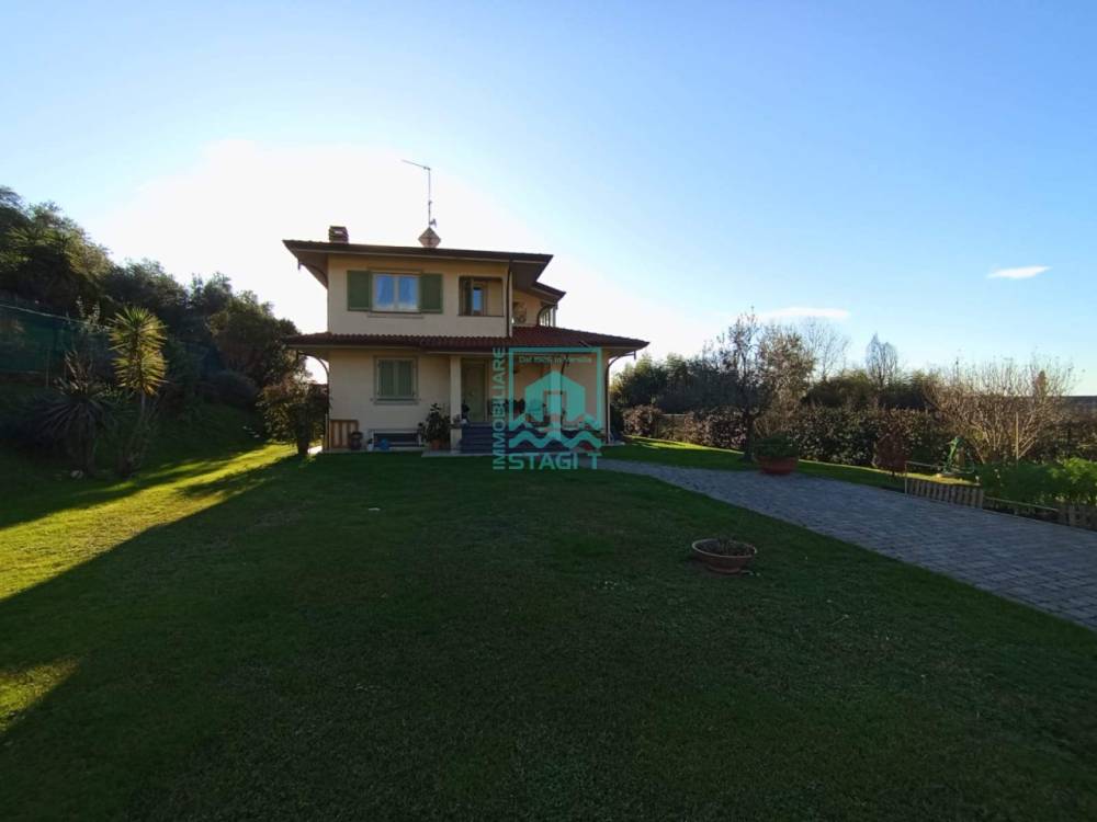 casa indipendente in vendita a Camaiore in zona Capezzano Pianore