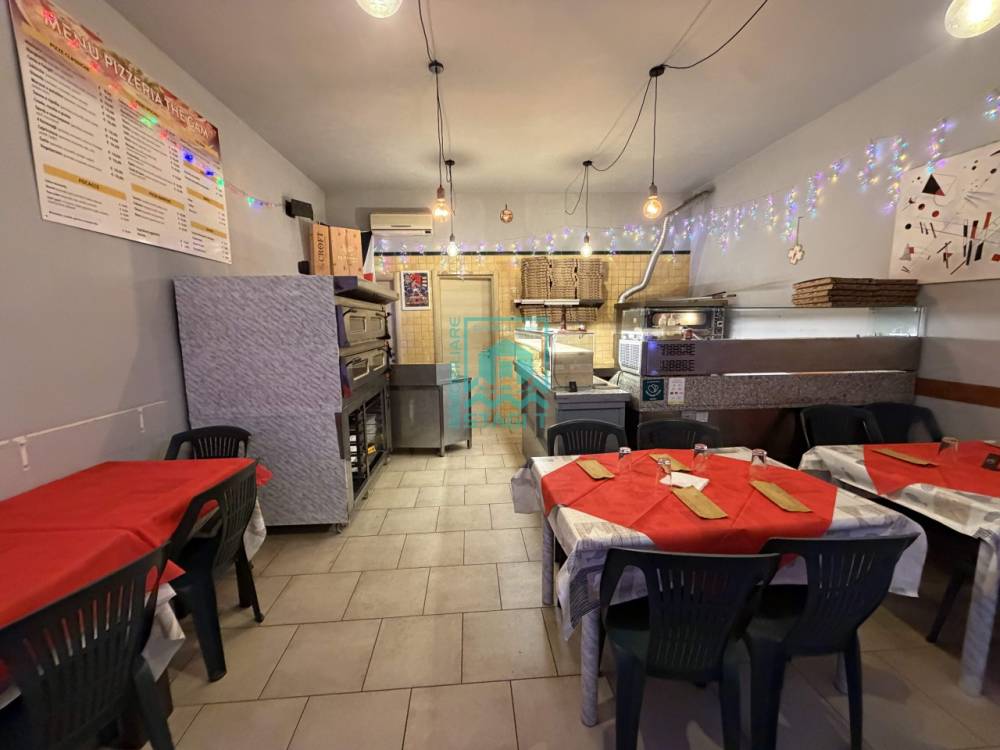 negozio in vendita a Camaiore in zona Lido di Camaiore