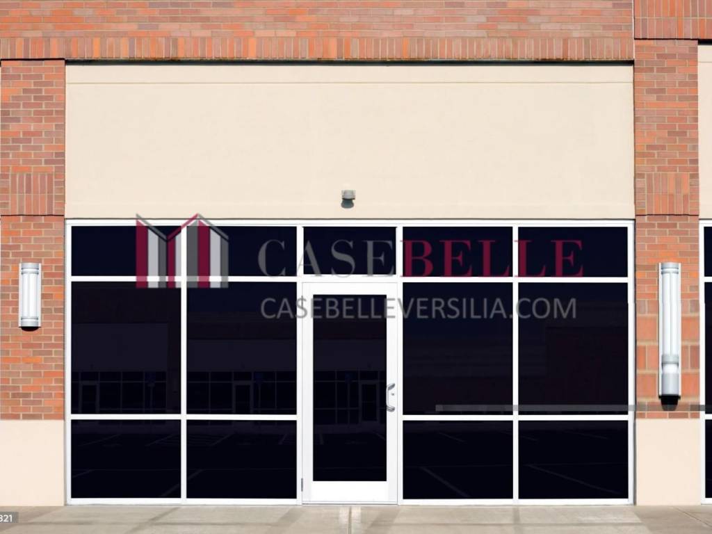 negozio in vendita a Camaiore in zona Lido di Camaiore