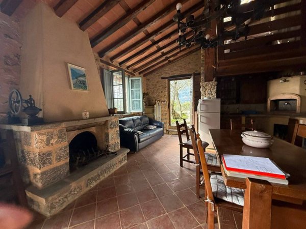 casa indipendente in vendita a Camaiore in zona Pieve di Camaiore