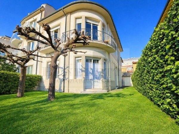 casa indipendente in vendita a Camaiore in zona Lido di Camaiore