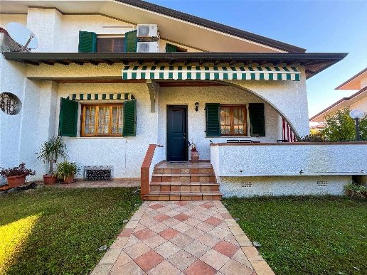 casa indipendente in vendita a Camaiore in zona Lido di Camaiore