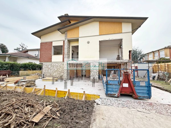 casa indipendente in vendita a Camaiore