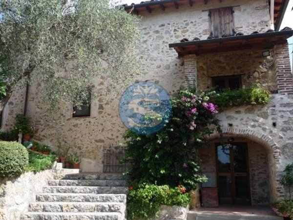 casale in vendita a Camaiore in zona Montebello